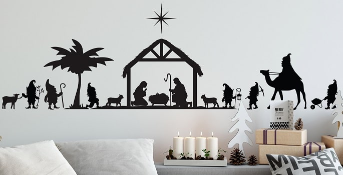 holiday wall decor is a great vinyl project for Cricut machines